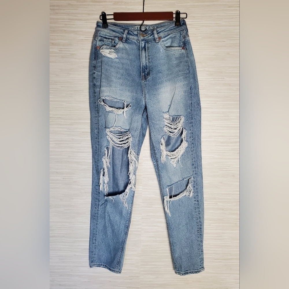 American Eagle Highest Rise Mom Jeans Thrashed Destroyed Size 4 LONG